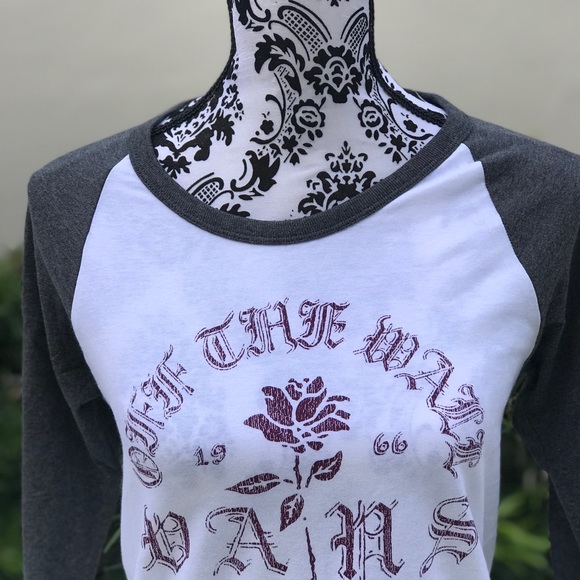 Vans Tops - VANS T-shirt Long Sleeve Cali Grew Raglan White W